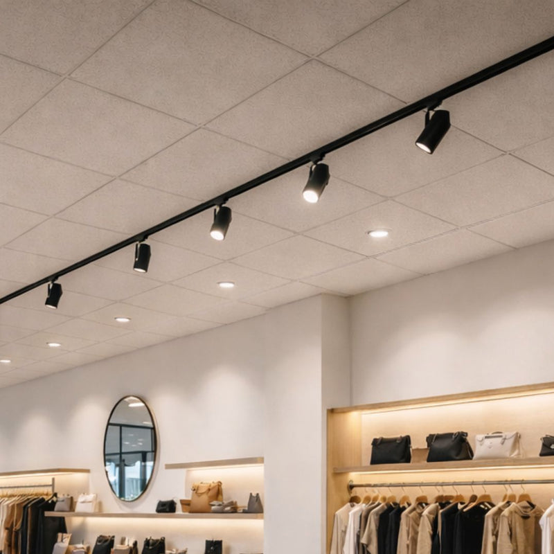 LED railspots aan plafondrail voor gerichte plafondverlichting in winkel of kantoor