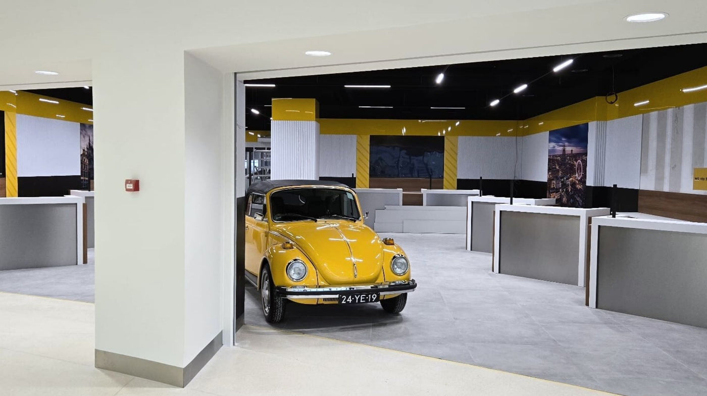 Zakelijke ruimte met professioneel spuitplafond klaar voor renovatieadvies